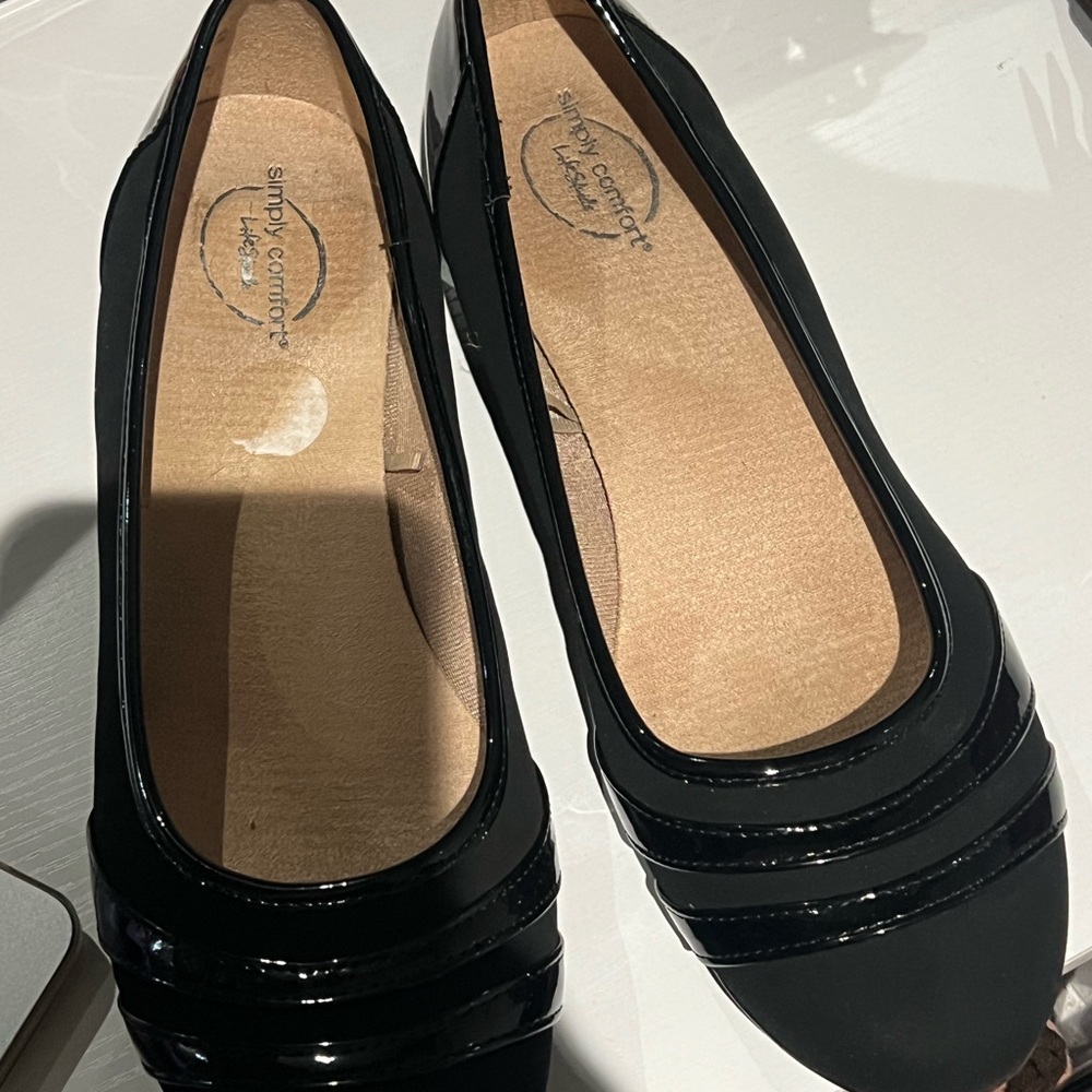 Black Women's Flats
